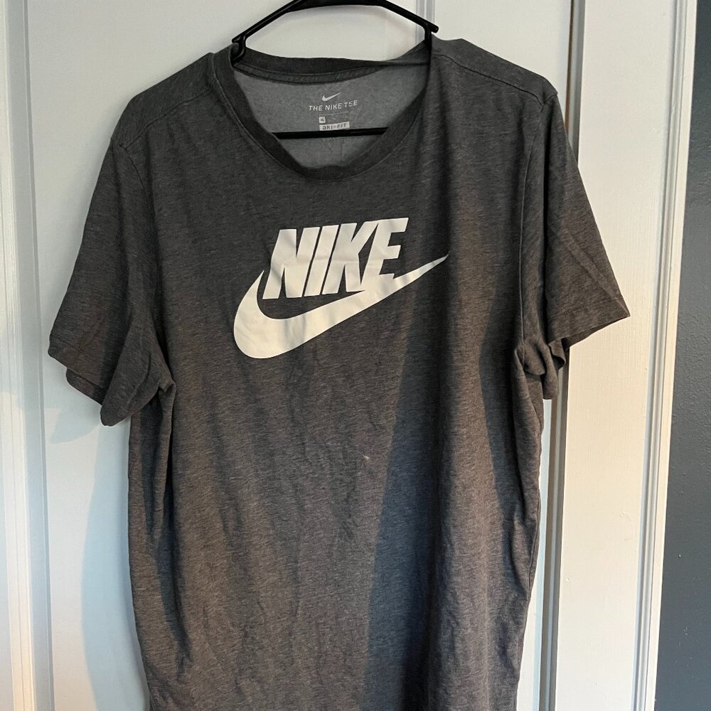 Nike - XL/L Grey Brand T-Shirt